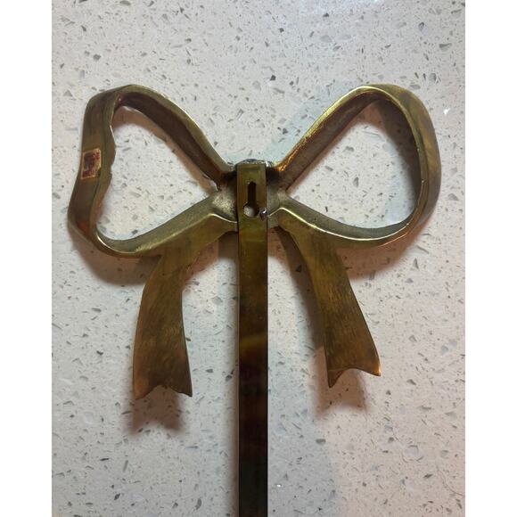 Vintage Solid Brass Bow Wall Hook Decorative Ribbon Hanger Patina - Picture 2 of 4